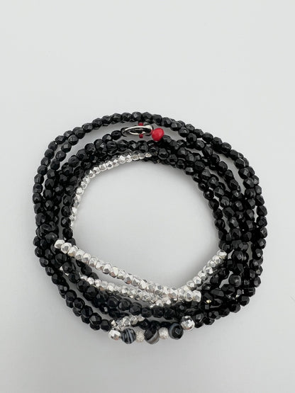 Collier ou bracelet, en facette de bohème, noir et perles argentées