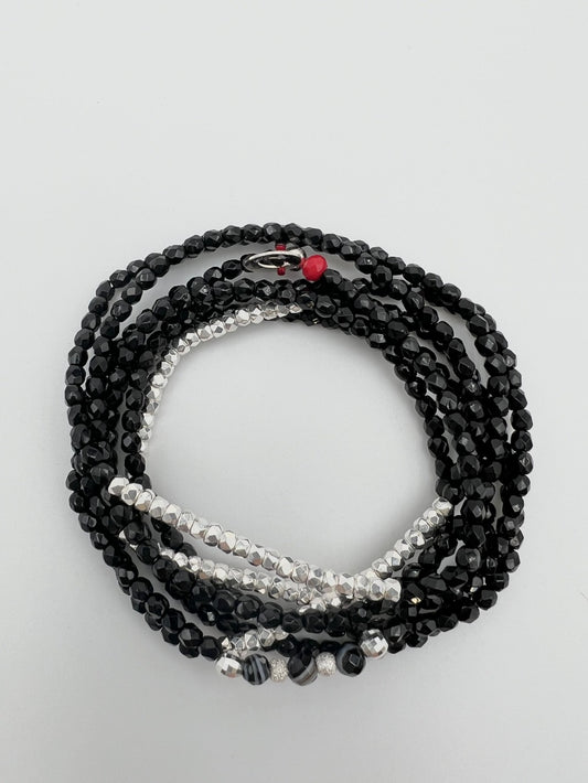 Collier ou bracelet, en facette de bohème, noir et perles argentées