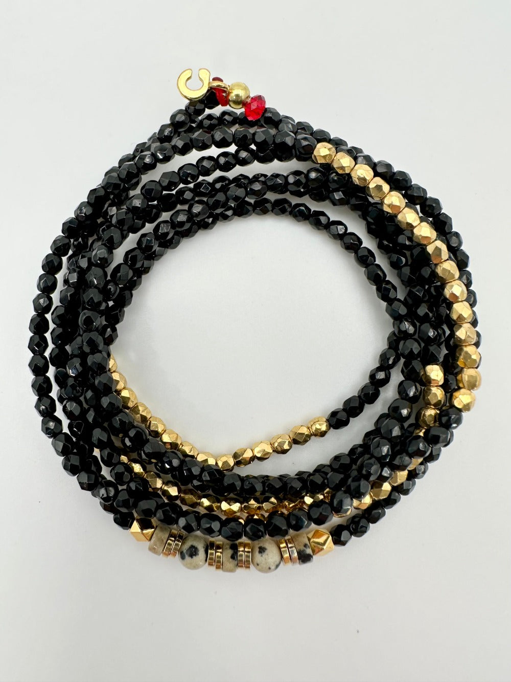 Bracelet ou collier sur fils Lastique, d'une longueur de 120 cm en facette de bohème noir et or 24 K