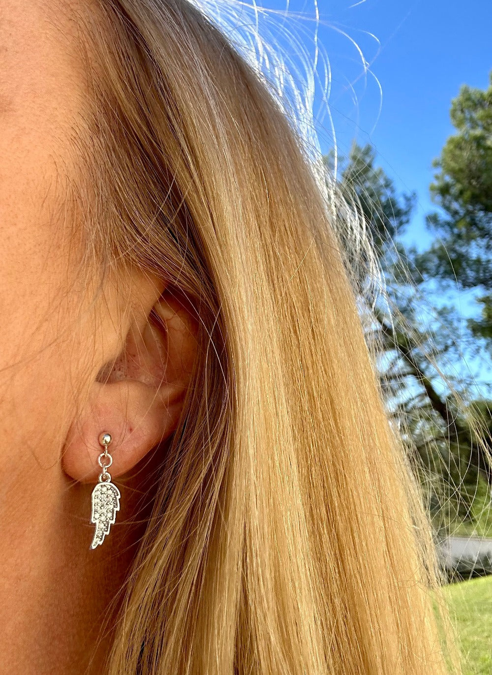 Mes Cajoux boucles d’oreilles Boules en argent massif et ses breloques ailes d’ange argentées elles mesure et de 2,5 cm