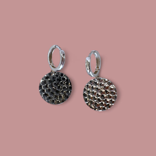 Les bijoux cajou sa chaîne en argent avec fermoir, en aimant, en argent et son joli sequins et ses boucles d'oreilles assorties