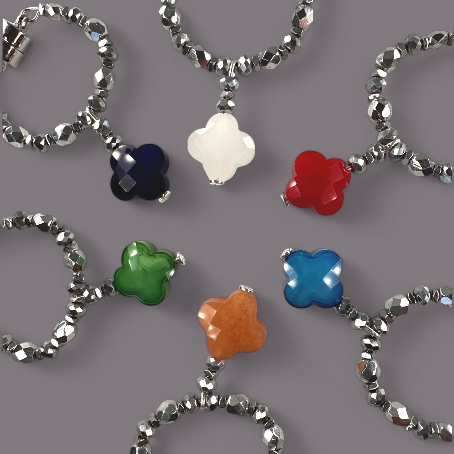 mes bijoux cajoux marque verre trefle argent couleurs blanc, rouge, bleu canard, orange, vert, marine.