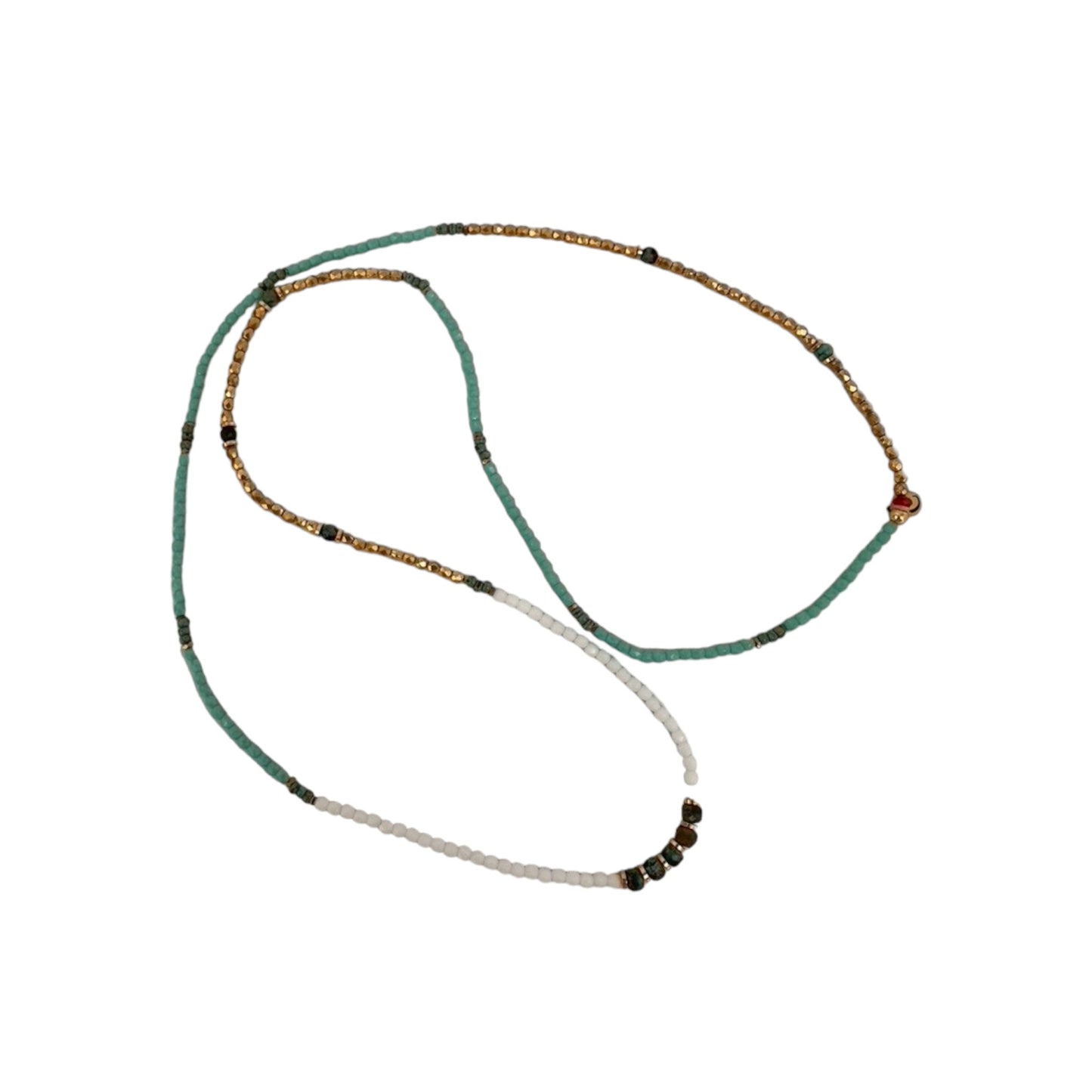 Mon bijoux cajoux 2 en 1 collier ou bracelet en facettes de bohème blanche,turquoise et plaque or 24K ainsi que des turquoises africaines